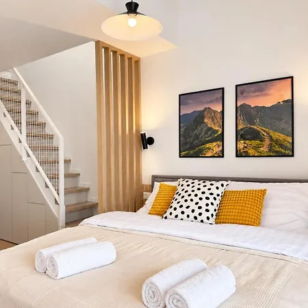 Gerlach Mountain Duplex With Balcony & Parking